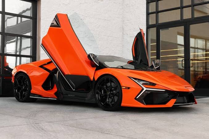 2026-Lamborghini-Revuelto