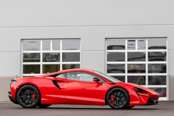 mclaren-artura-2