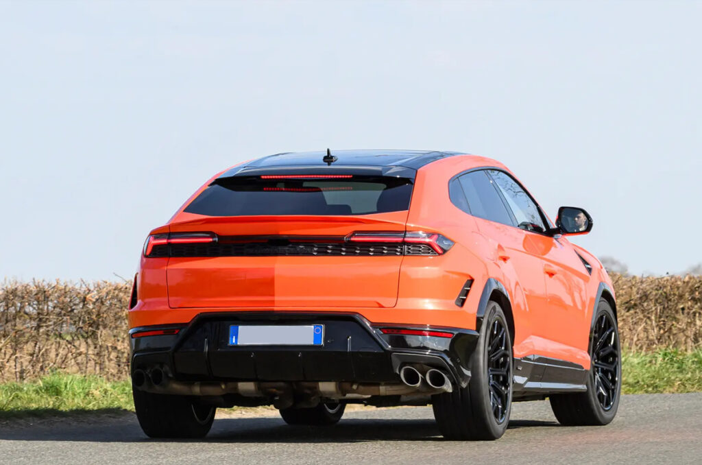 urus-se-lamborghini-rear